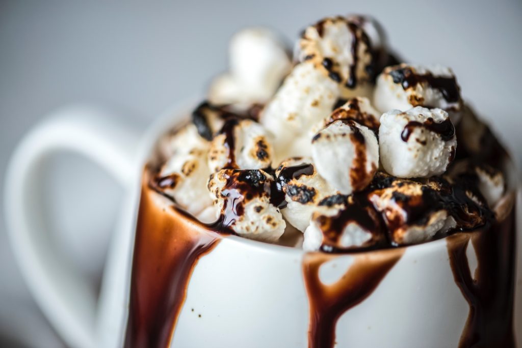 kosten Kilauea Mountain Kruipen Warme chocolademelk met vanille en marshmallows | Foodini