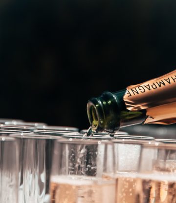 Champagne shots met aardbeienbloed