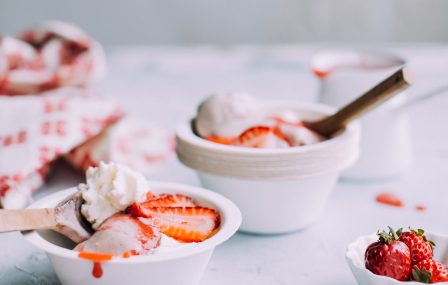 Vegan aardbeienmousse taartjes