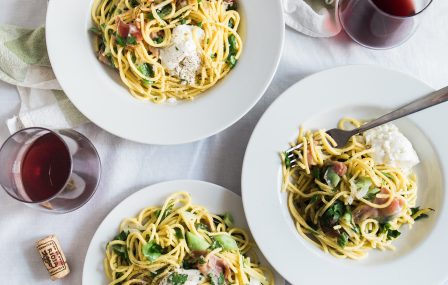 Spaghetti carbonara met spruitjes & kastanje champignons