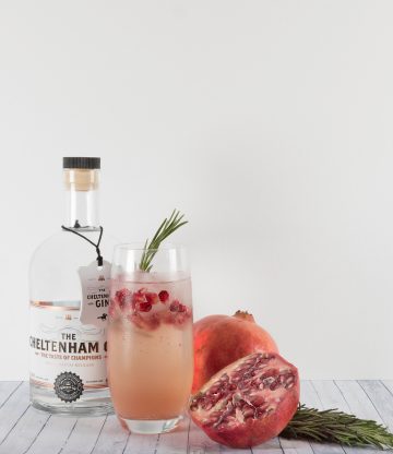 Kruidige granaatappel gin om de kerstdagen te overleven