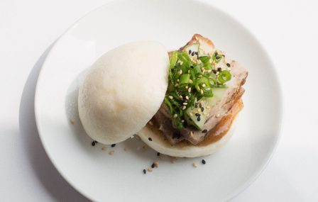 Gefrituurde soft shell crab bao