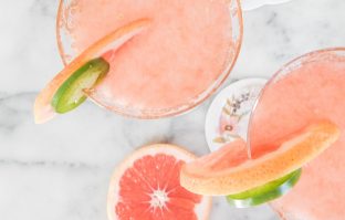 Dry January: Paloma Fizz Mocktail met rozemarijn siroop