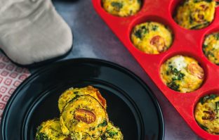 Ontbijtmuffins met spinazie & bacon