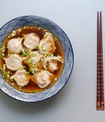 Wontonsoep met shiitakes en tofu wontons