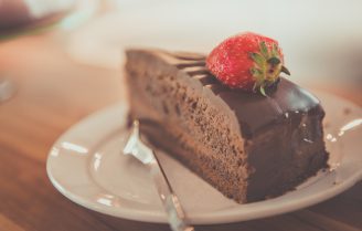 No-bake chocolade taart met Baileys slagroom