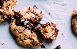 Havermoutkoekjes met chocolade en marshmallows