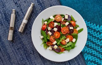Griekse salade met feta, olijven & cherrytomaatjes