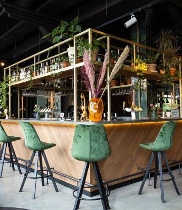 Vanderveen takes over Café Moer