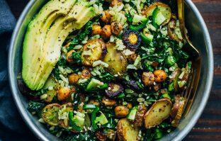 Boerenkool detox salade met pesto