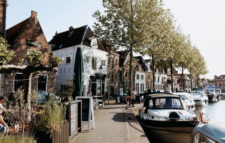 De Kruidenier: Een Mediterrane Smaakbelevenis aan de Haven van Weesp