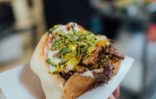 De beste shoarma-adressen van Amsterdam: verrassend, kruidig en vol ambacht.
