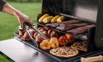 Rook, Vuur & Smaak: Waarom Pelletgrillen de Toekomst van Buiten Koken Is
