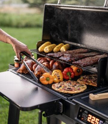 Rook, Vuur & Smaak: Waarom Pelletgrillen de Toekomst van Buiten Koken Is