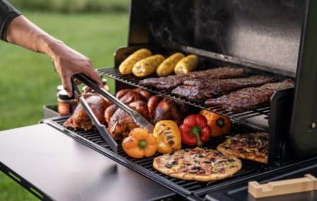 Rook, Vuur & Smaak: Waarom Pelletgrillen de Toekomst van Buiten Koken Is